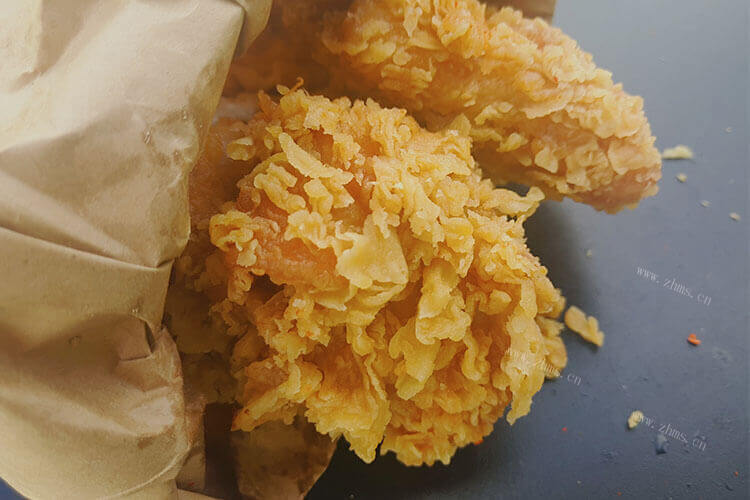 听说炸鸡也可以和主食一起吃，请问一下吃炸鸡配什么主食和炒菜呢