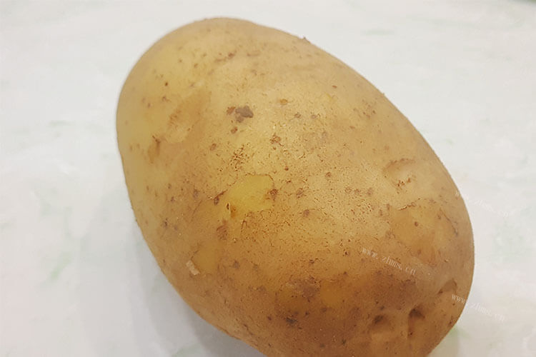 想吃蒸土豆，请问微波炉蒸土豆要多久呀？