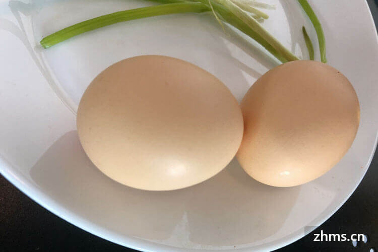 鸡蛋放冰箱大头向下还是小头？鸡蛋需要煮多久才能熟？