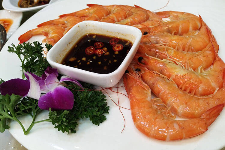 冷冻的大虾和活着的大虾哪个好吃，冻虾和活虾的价格差别在哪？