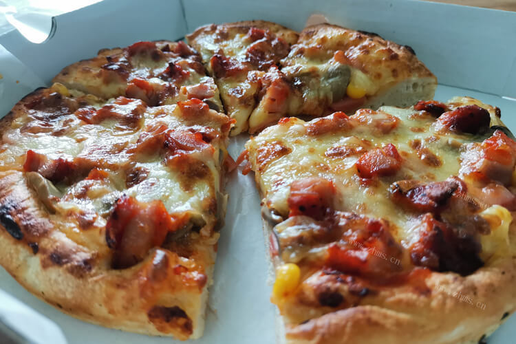 打算自己做海鲜披萨，请问海鲜披萨材料怎样搭配?