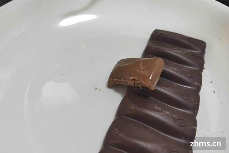 小朋友非常喜欢吃甜食，巧克力棒怎么样呢？