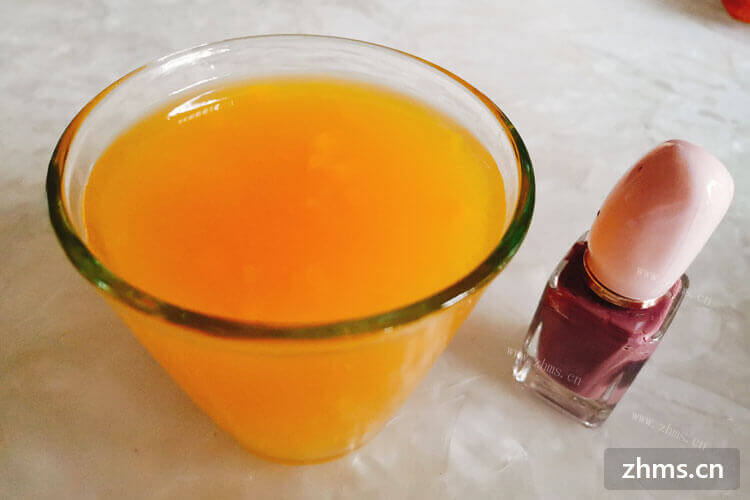 我非常喜欢喝鲜橙汁，怎样榨的鲜橙汁更加好喝？