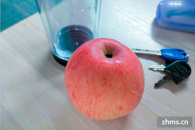苹果可削皮，削皮的苹果好还是不削皮的苹果好？