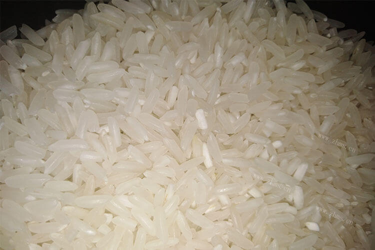 想自己来磨一些米粉，制作米粉用什么大米呢？