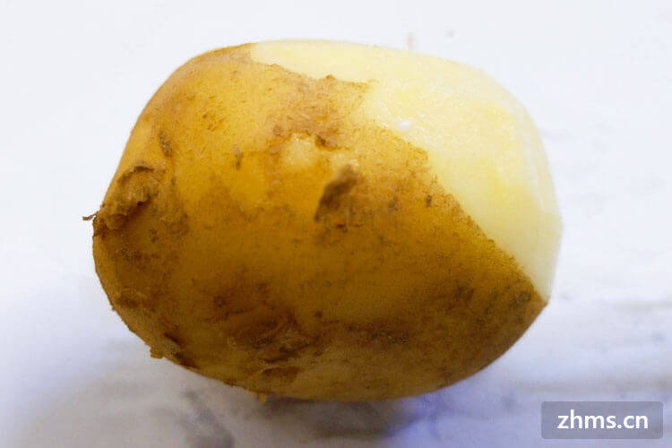 土豆去皮如何保存?家庭小妙招，学会它再也不怕浪费了