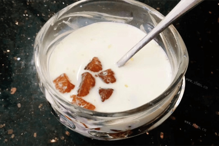 自制珍珠丸子，加在牛奶里面就是一道甜品第六步