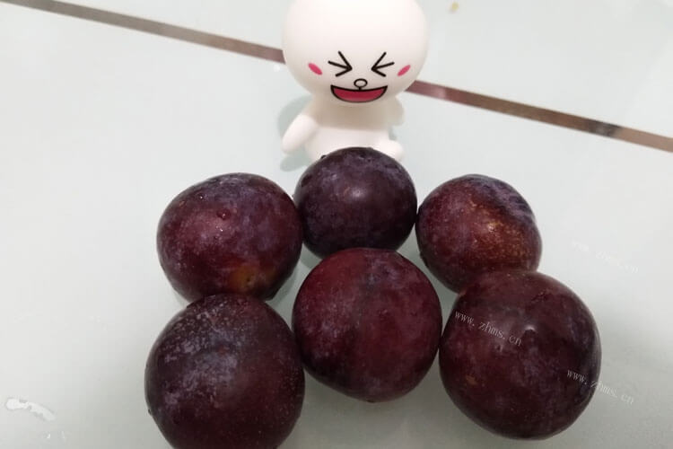 李子需要给他套袋，李子如何套袋？