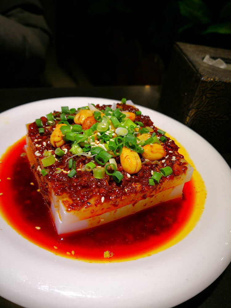 重庆人都在吃的美味汤锅——味饵养身板栗鸡