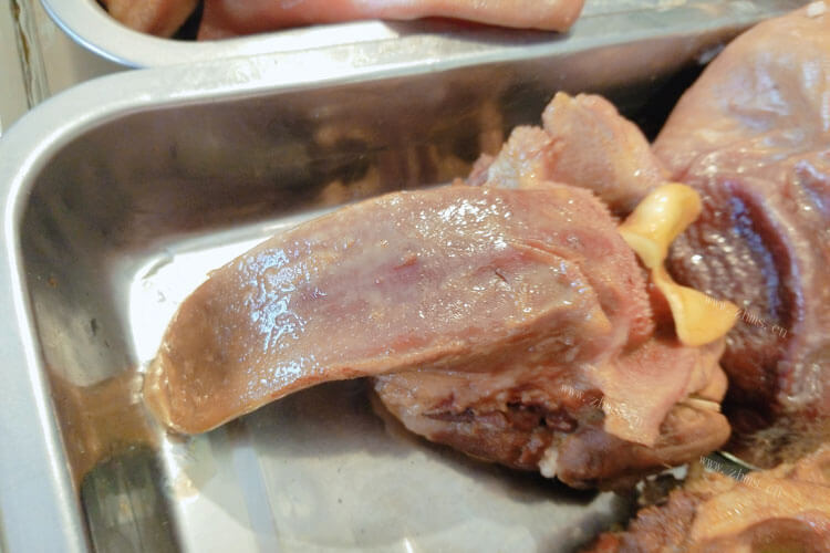 猪舌头有肉，猪舌根肉可以吃吗？