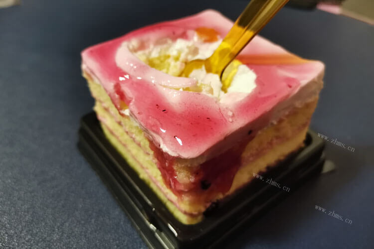 蓝莓慕斯蛋糕挺好吃的。大家知道怎么做吗？