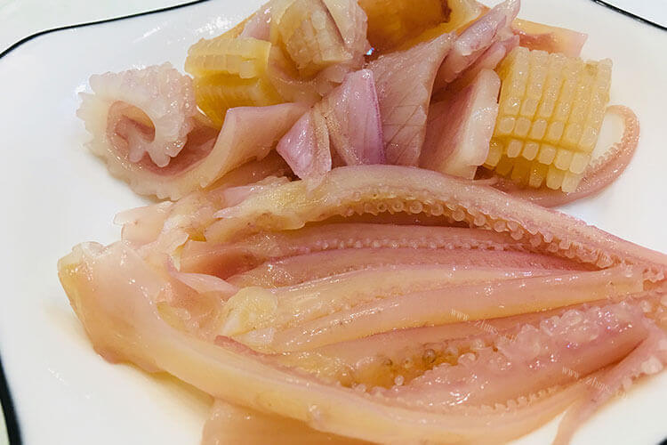 铁板鱿鱼是烧烤着吃的，铁板鱿鱼的灶头和铁板距离多少呀？