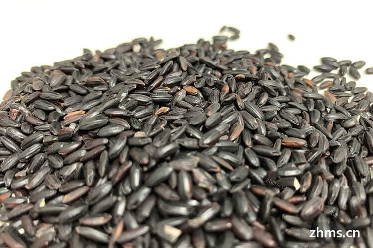 家里没有多少米了，只有剩下的一点黑米和黑糙米了，请问黑米和黑糙米能一起煮着吃吗？