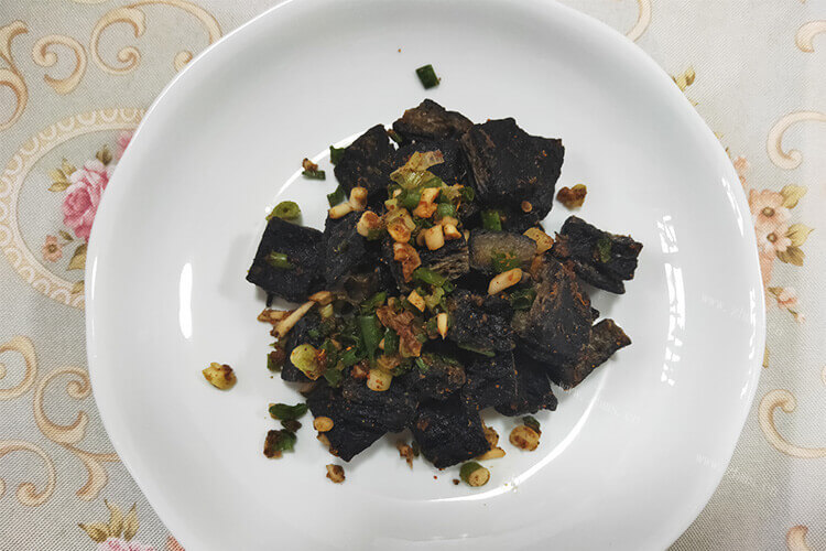 想要在家里做出臭豆腐的卤水，臭豆腐卤水黑色制作方法是什么呢？