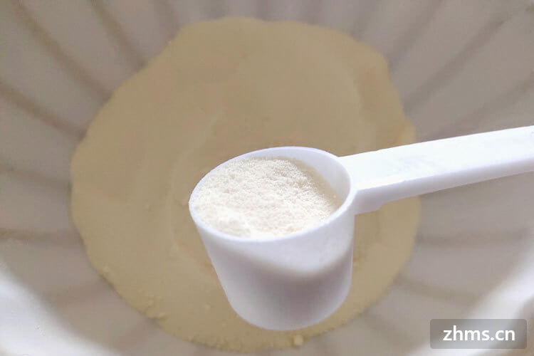 成人奶粉哪种好？成人奶粉的功效有哪些？