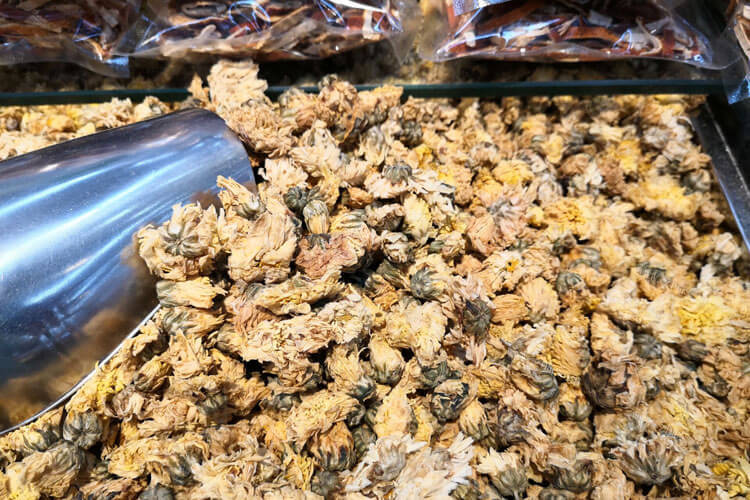 洋甘菊跟菊花茶是一样的吗，洋甘菊和菊花茶的区别在哪里呢？