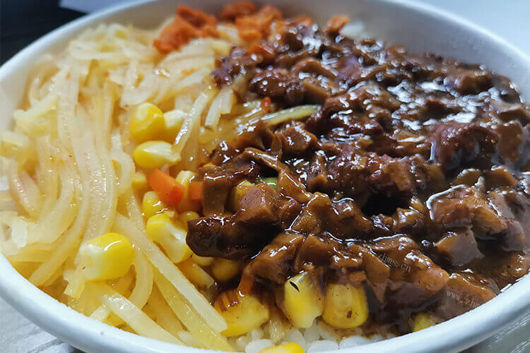 卤肉饭也是要搭配一些配菜在里面的，卤肉饭配菜用什么菜好呀？