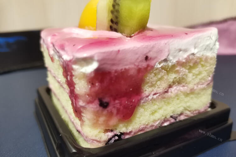 每次做好了北海道戚风蛋糕在脱模的时候总会出现一些问题，戚风蛋糕脱模方法到底有哪些呢？