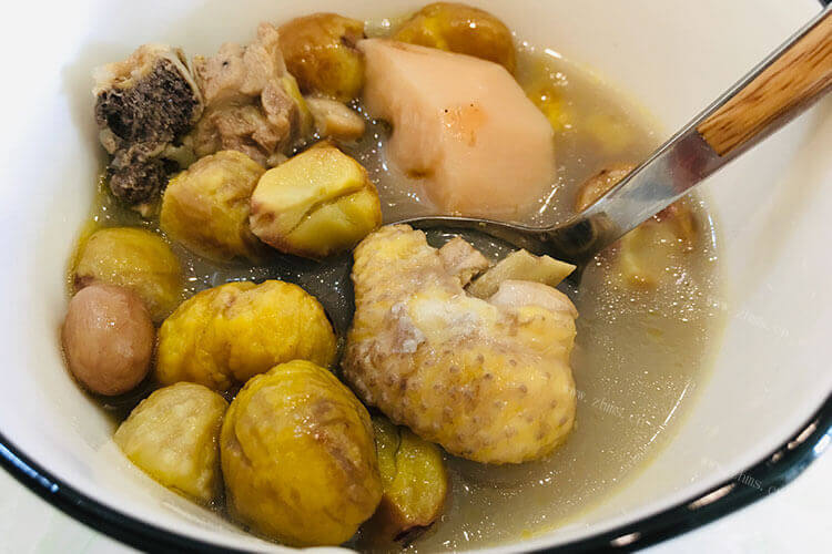 听说煲汤放红枣会更补，板栗红枣煲猪肚汤的做法？