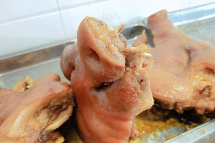 想卤一些猪头肉，请问怎么卤猪头肉好看好吃？