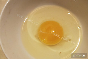 如何快速把蛋黄分离？