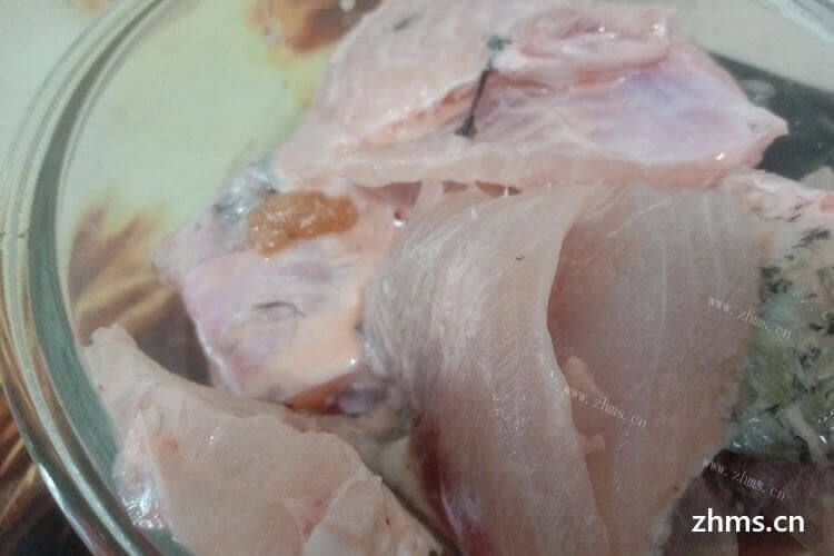 刚学会了做炖鱼汤，想问一下清蒸白鱼最好蒸多久时间？