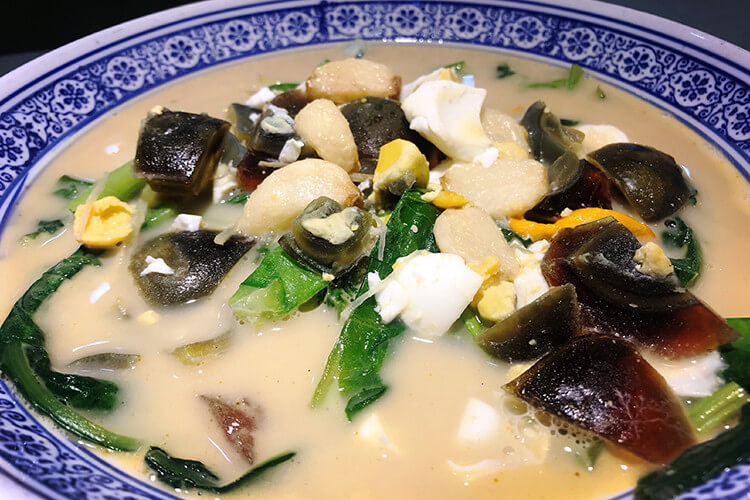 阳朔美食打卡,大师傅啤酒鱼厉害了 阳朔美食打卡,大师傅啤酒鱼厉害了