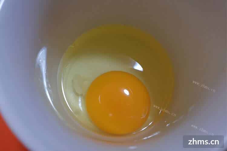 做蛋糕要打发蛋清，不知道蛋清里有蛋黄能打发吗？