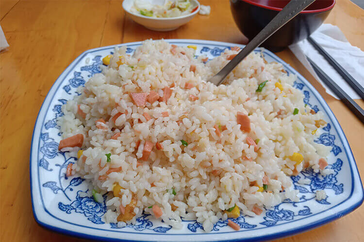 菠萝海鲜炒饭隔夜还能吃么，把它放在哪里呢？