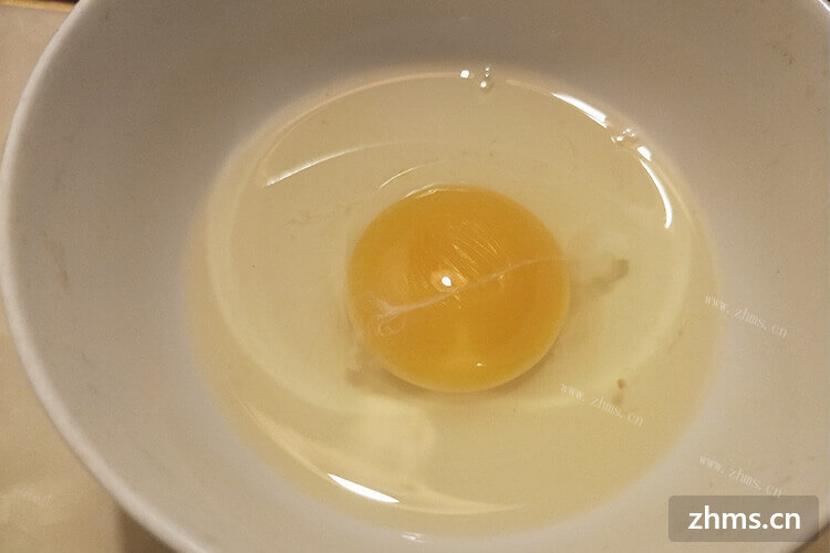 
鸡蛋黄和蛋清区别很大吗？做蛋糕用蛋黄还是蛋清？