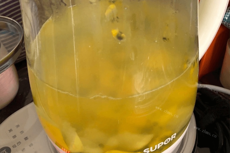芒果柠檬百香果饮品的做法，夏天消暑解渴就要做它第六步