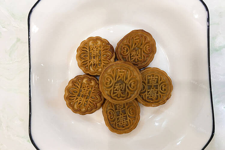 中秋节快到了，想知道香港月饼价格贵吗？