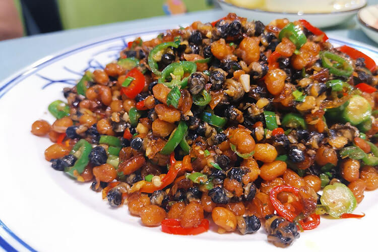 阳朔美食打卡,大师傅啤酒鱼厉害了 阳朔美食打卡,大师傅啤酒鱼厉害了