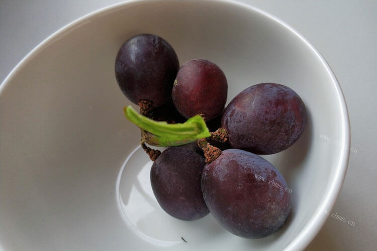 葡萄是我们都常吃的水果，巨峰葡萄也是，可巨峰葡萄有什么营养呢