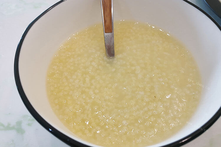薏仁煮粥前需要炒熟吗？薏仁还可以用来做什么菜？