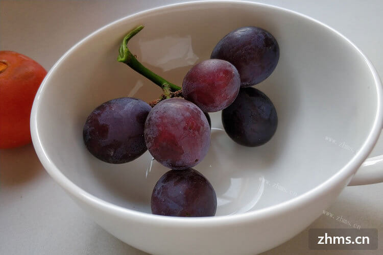 平时吃葡萄时，总是懒得吐葡萄皮，不知道葡萄皮能吃吗？