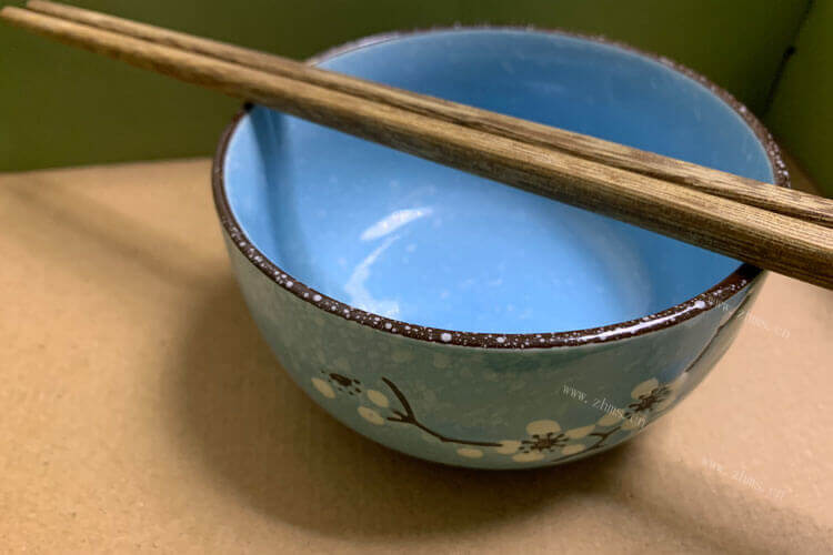 家里要换筷子，铁木筷子与鸡翅木筷的区别在哪？
