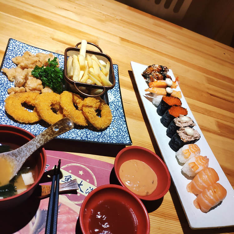 哈西金街这家渔跃日本料理，分量超足，三文鱼寿司很好吃！