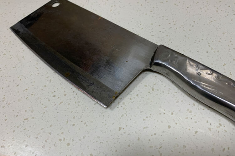 打菜刀用什么材质钢最好呢？要自己做吗？