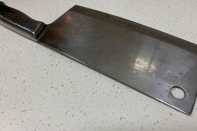 现在的菜刀其实有很多材质的，大马士革钢适合做菜刀吗？