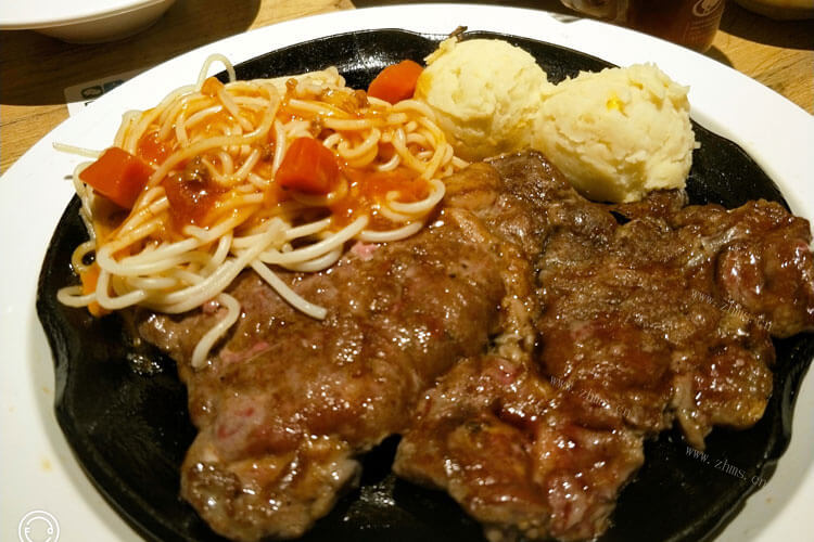 我想吃牛排，米其林餐厅牛排价格贵不贵呢？