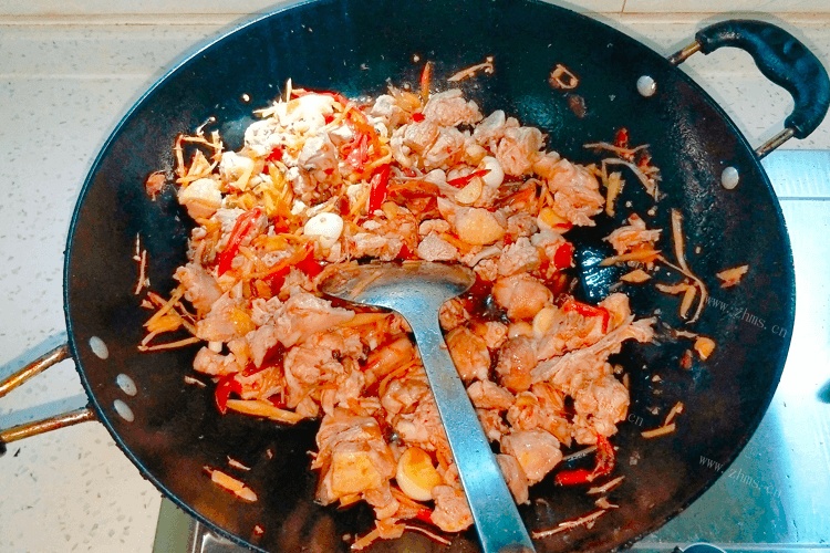 鸭肉怎么做好吃，香喷喷的的青椒爆炒鸭！第十五步