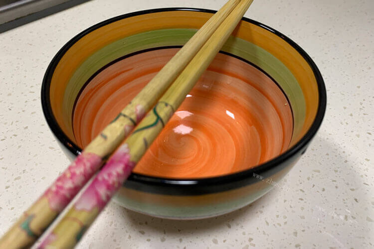 想买一些筷子，竹筷子好还是鸡翅木筷子好？
