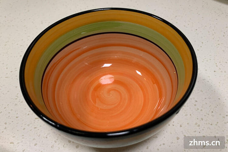 陶瓷碗怎么选质量好的？陶瓷碗可以放进微波炉吗？