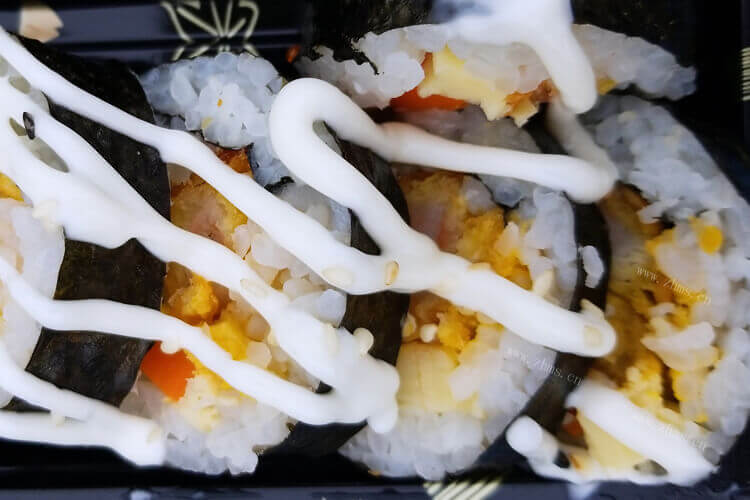 自己做了一点寿司，请问寿司怎么切才不会烂