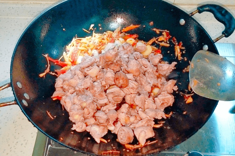鸭肉怎么做好吃，香喷喷的的青椒爆炒鸭！第十四步