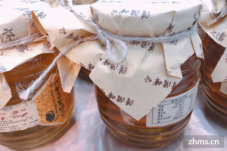 蜂蜜富含葡萄糖跟润肠通便，怎么泡蜂蜜水？