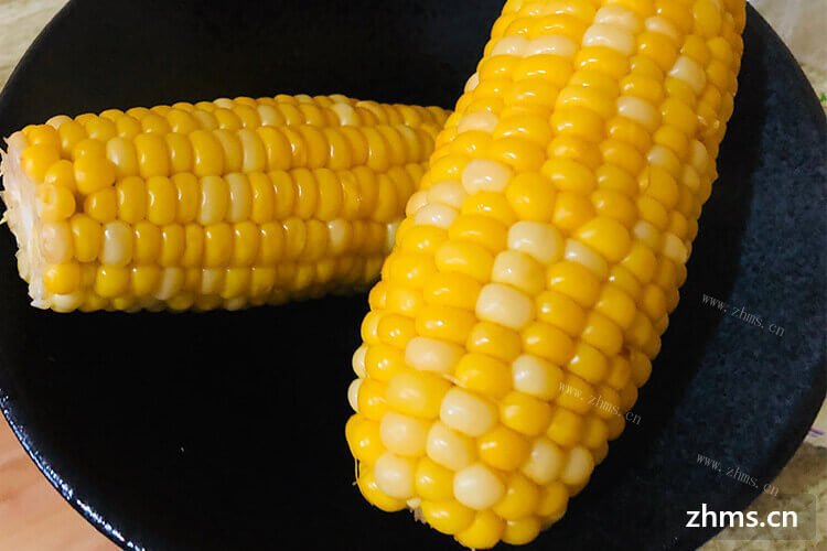 玉米分甜玉米和糯玉米，请问甜玉米蒸多久才能成熟？