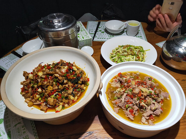 吃美食就要领“鲜”一步：一家让亲朋聚会更有滋味的中餐厅