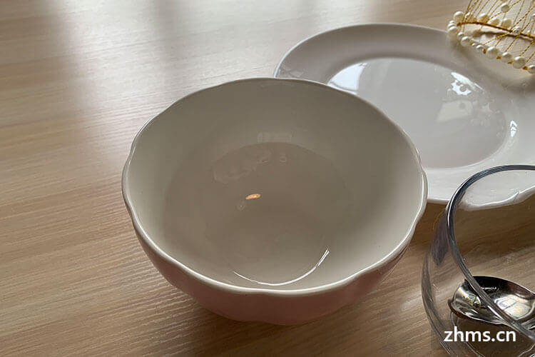 所有的陶瓷碗是不是都有釉